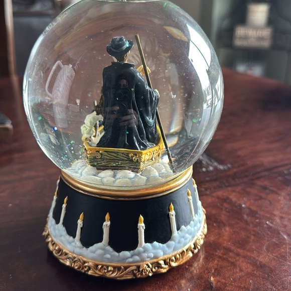 The San Francisco Music Box Co. Phantom of the Opera Snow Globe - Picture 4 of 5